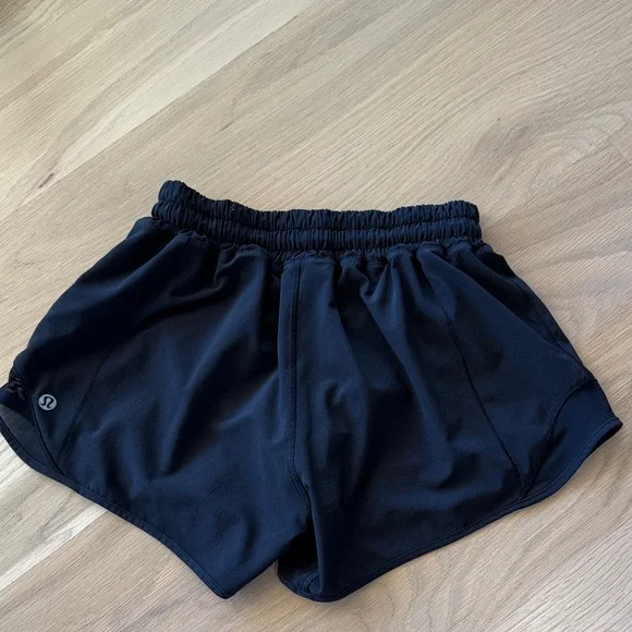 lululemon black hotty hot shorts 4 inch lowrise - Picture 2 of 2